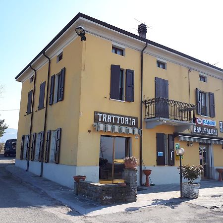 Hôtel Trattoria Cattani à Medesano Extérieur photo